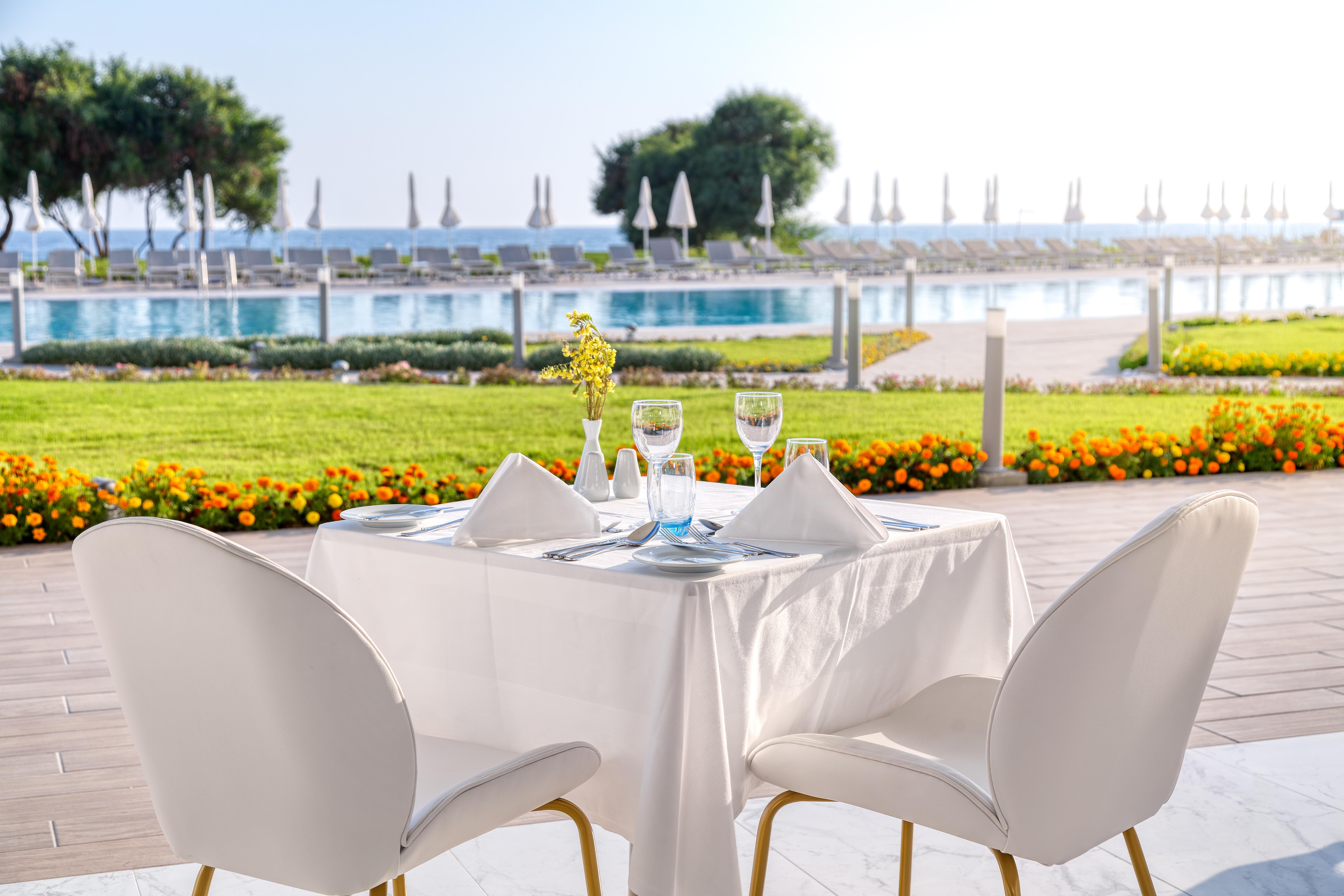 Ivi Mare - Designed For Adults By Louis Hotels Geroskipou Exteriör bild The resort's pool