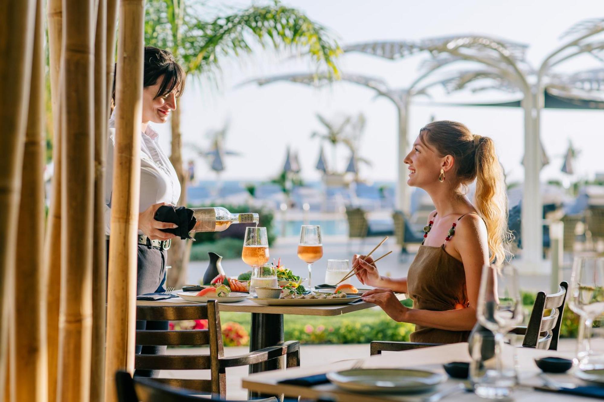 Ivi Mare - Designed For Adults By Louis Hotels Geroskipou Exteriör bild A waitress serving a guest at a restaurant