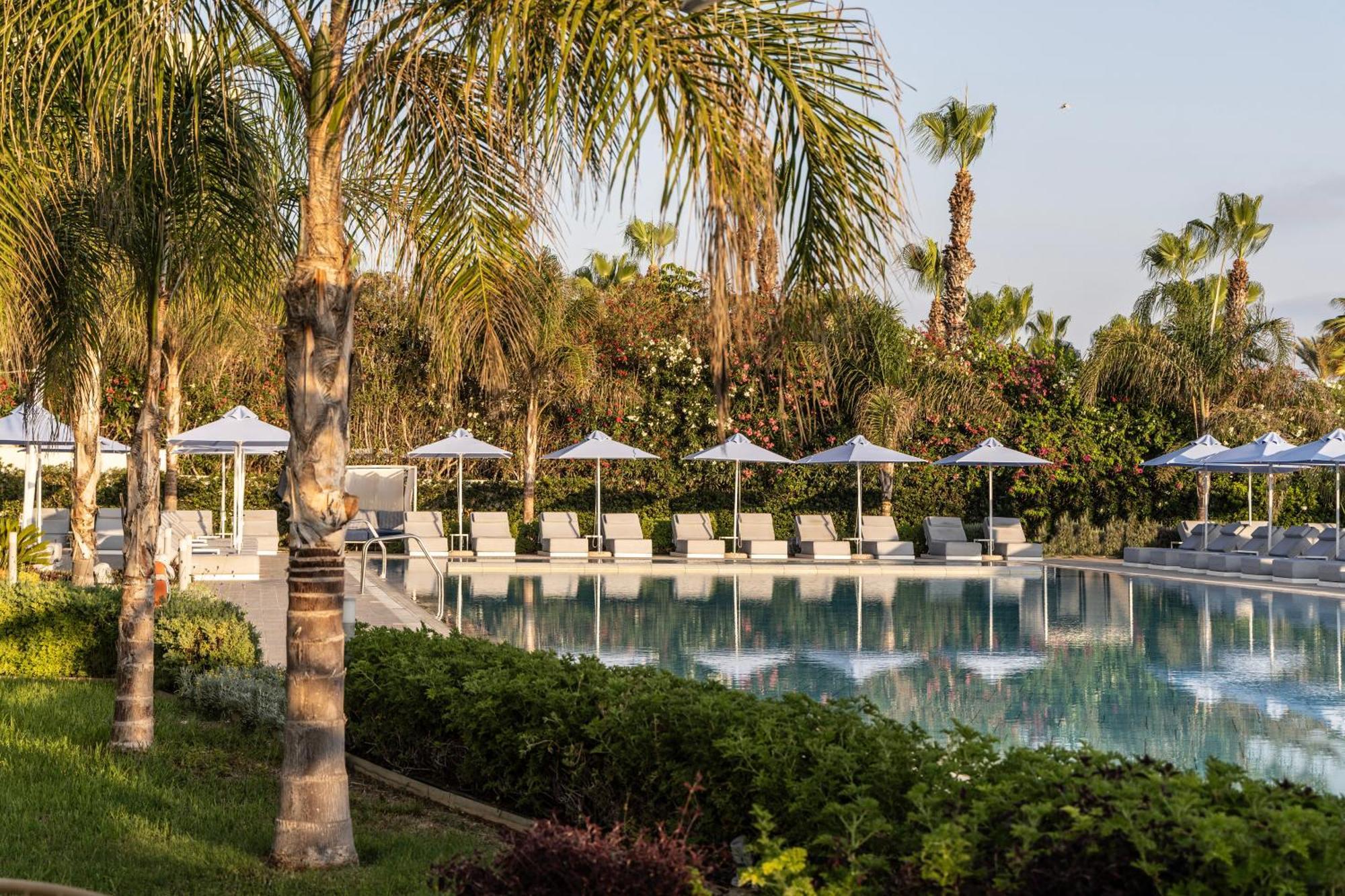 Ivi Mare - Designed For Adults By Louis Hotels Geroskipou Exteriör bild The pool at the Four Seasons Resort