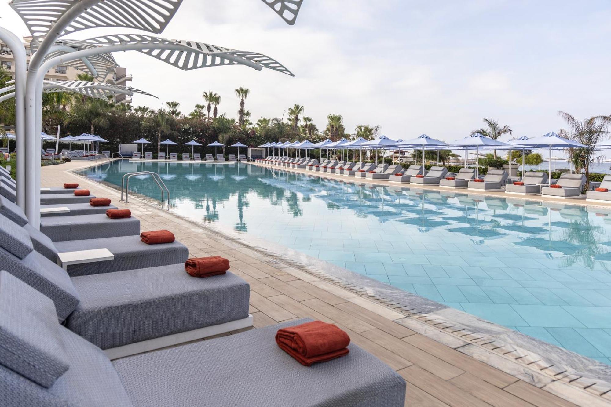 Ivi Mare - Designed For Adults By Louis Hotels Geroskipou Exteriör bild Pool at the Hilton Tel Aviv
