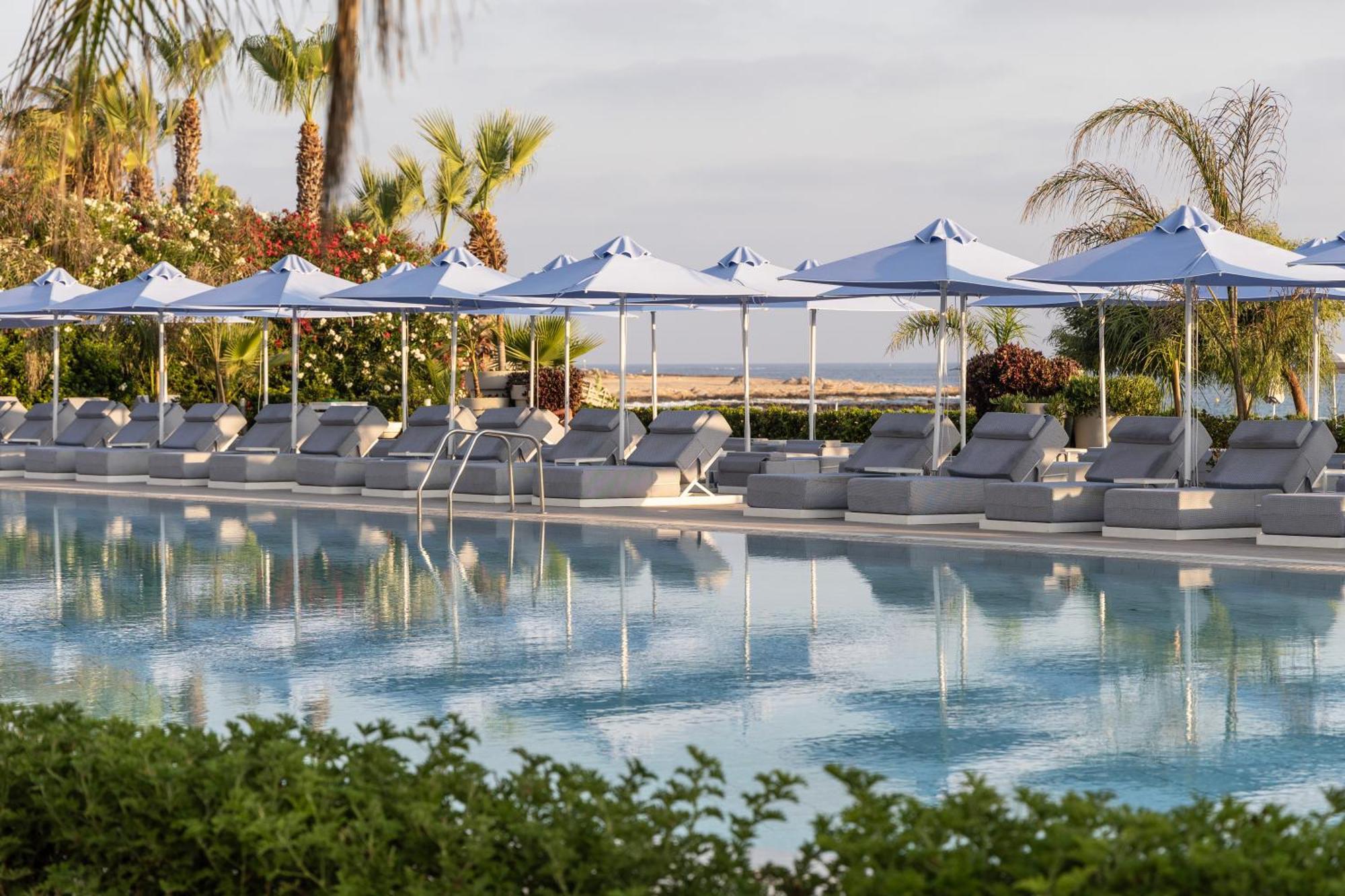 Ivi Mare - Designed For Adults By Louis Hotels Geroskipou Exteriör bild The pool at the Westin Resort, Costa Navarino