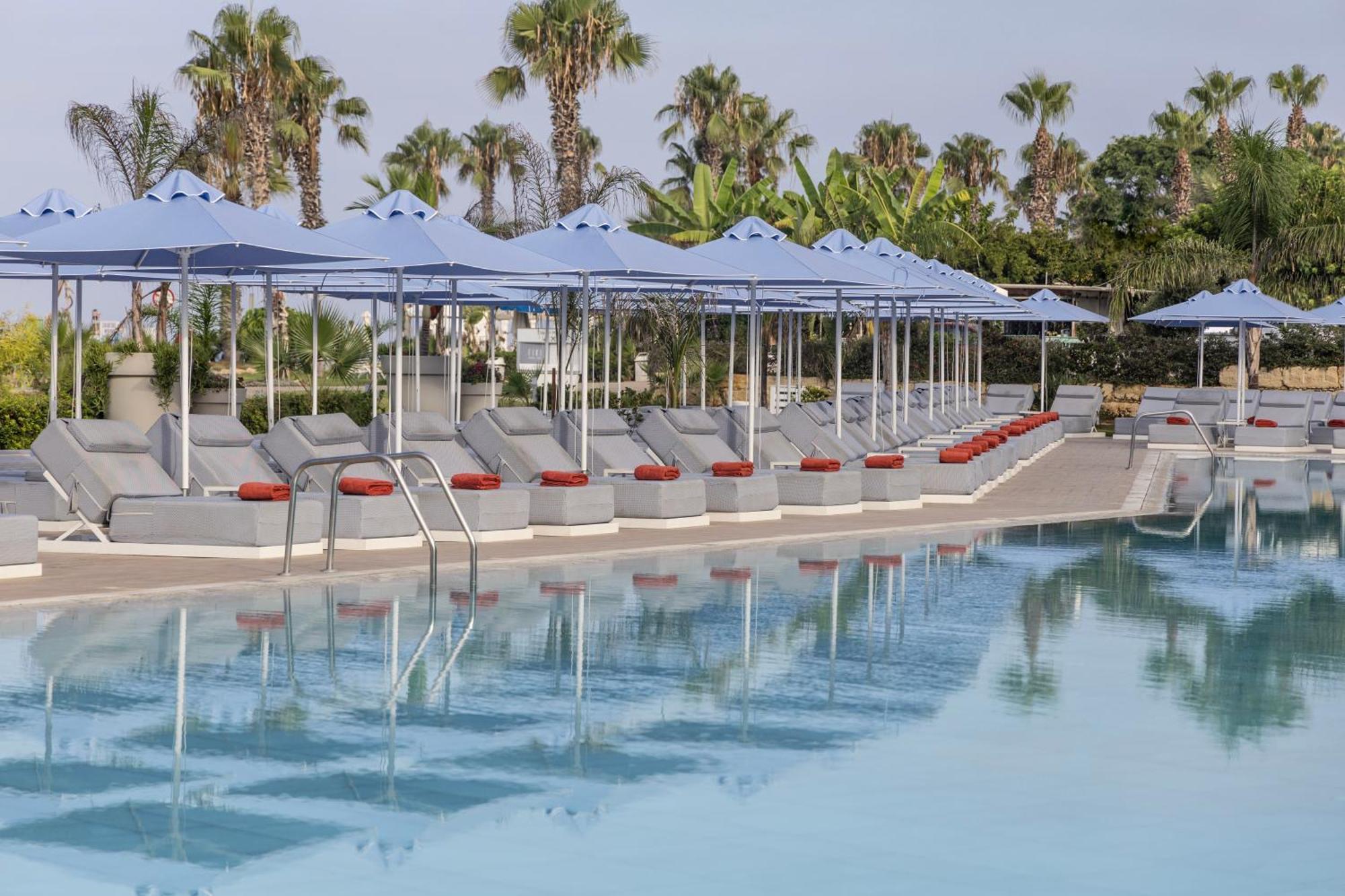 Ivi Mare - Designed For Adults By Louis Hotels Geroskipou Exteriör bild Pool at the resort
