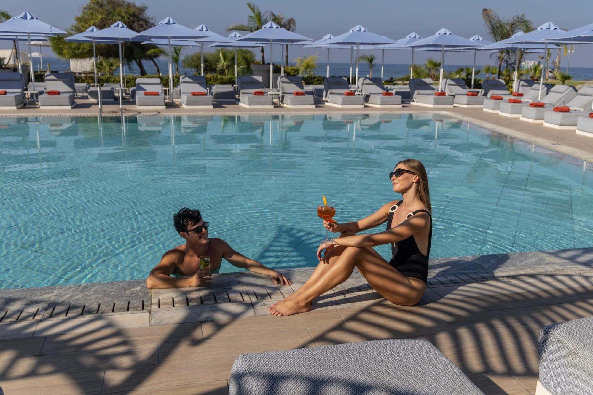 Ivi Mare - Designed For Adults By Louis Hotels Geroskipou Exteriör bild Pool at the hotel