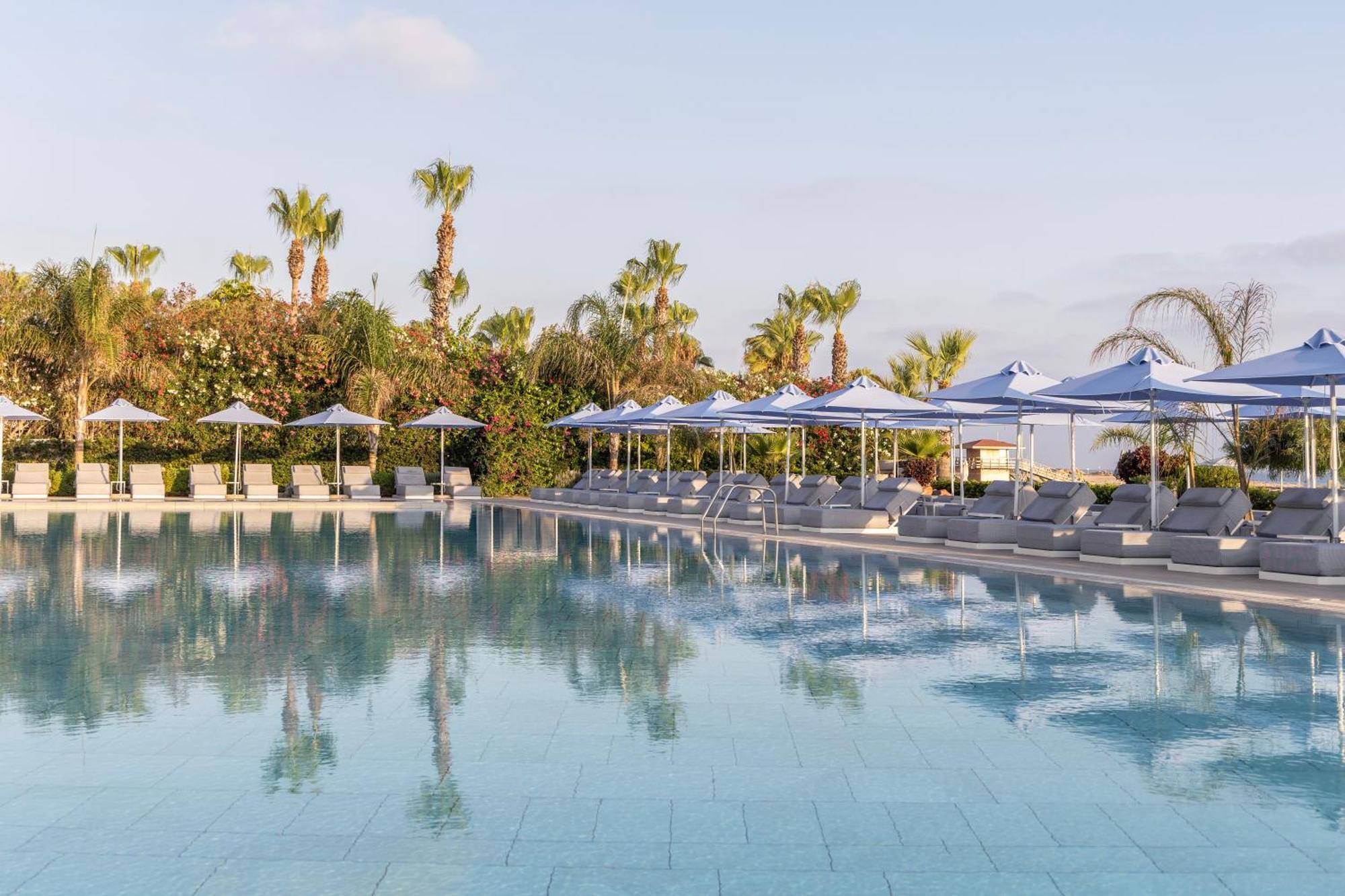 Ivi Mare - Designed For Adults By Louis Hotels Geroskipou Exteriör bild Pool at the hotel