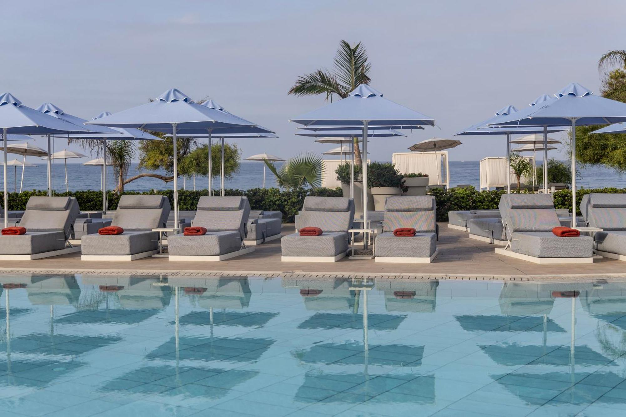 Ivi Mare - Designed For Adults By Louis Hotels Geroskipou Exteriör bild The swimming pool at the hotel