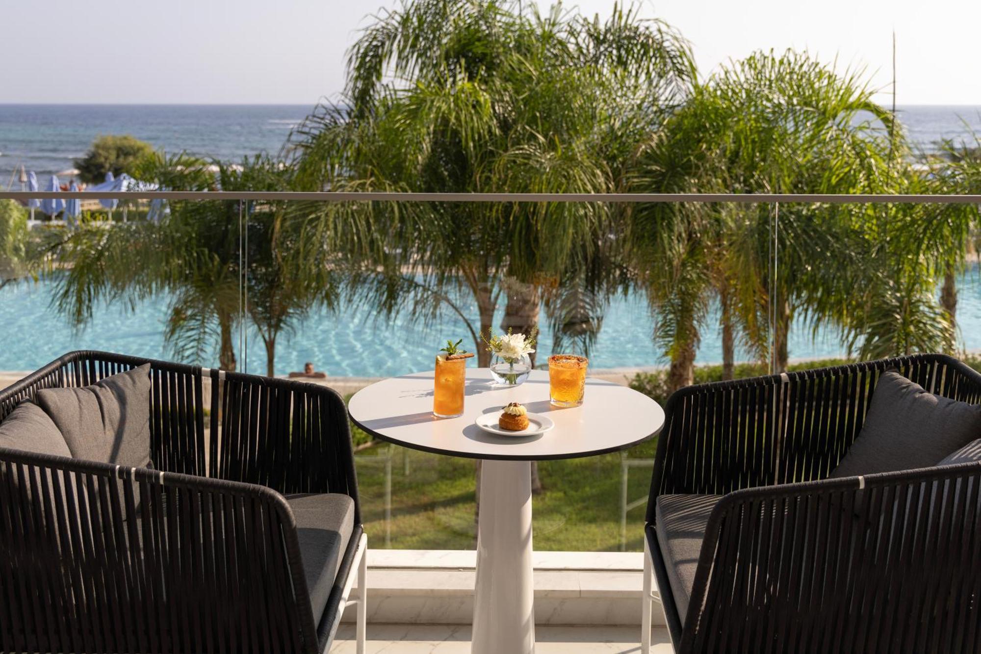 Ivi Mare - Designed For Adults By Louis Hotels Geroskipou Exteriör bild A balcony at the hotel