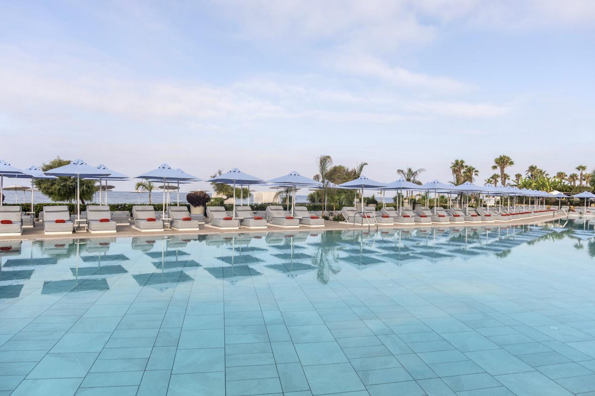 Ivi Mare - Designed For Adults By Louis Hotels Geroskipou Exteriör bild Pool at the hotel