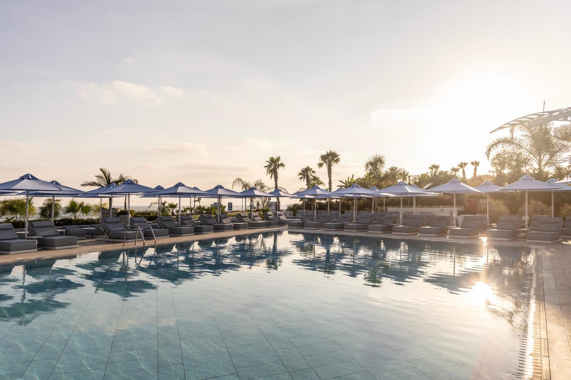 Ivi Mare - Designed For Adults By Louis Hotels Geroskipou Exteriör bild The pool at the Westin Resort
