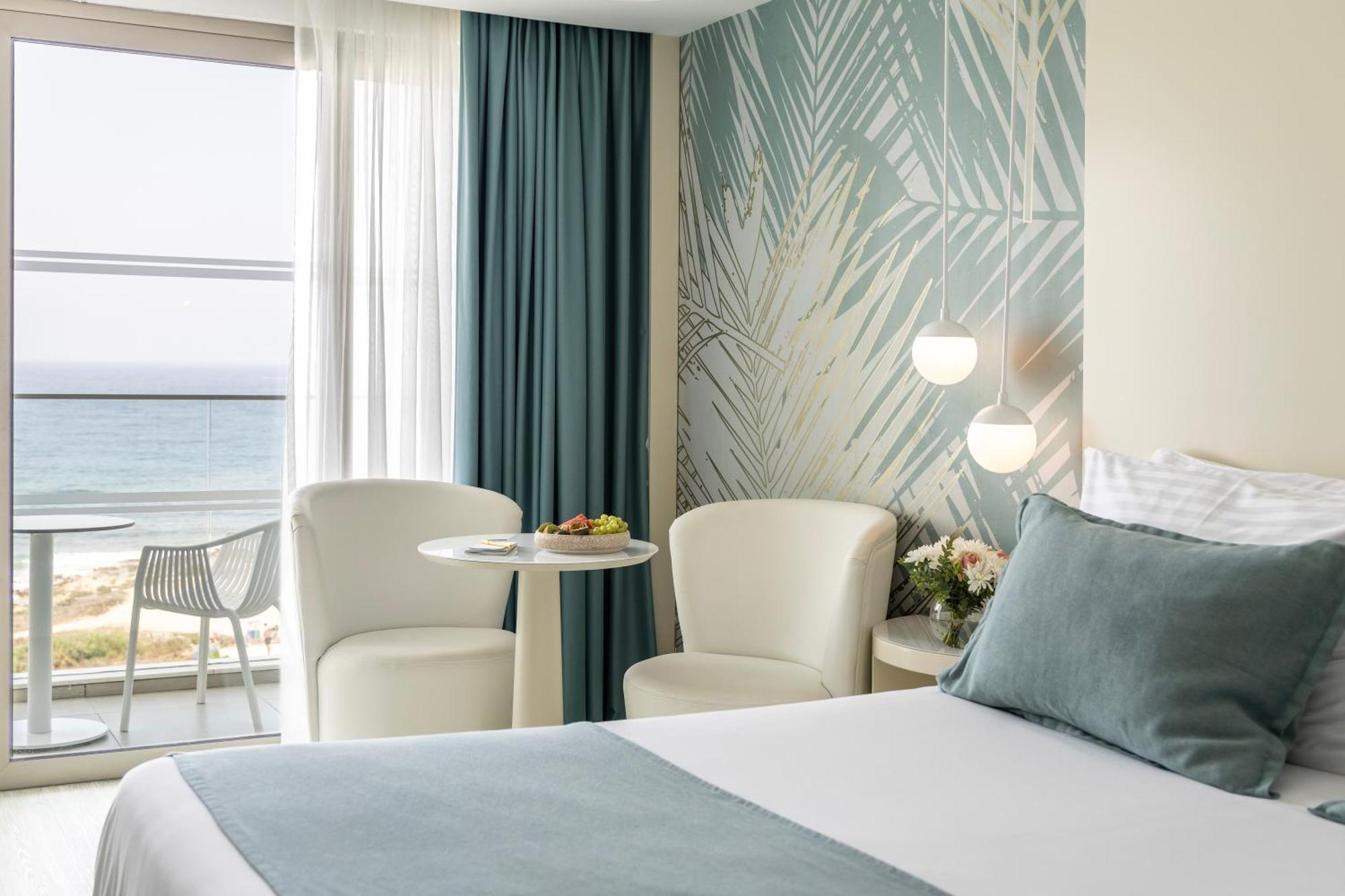 Ivi Mare - Designed For Adults By Louis Hotels Geroskipou Exteriör bild A room at the hotel